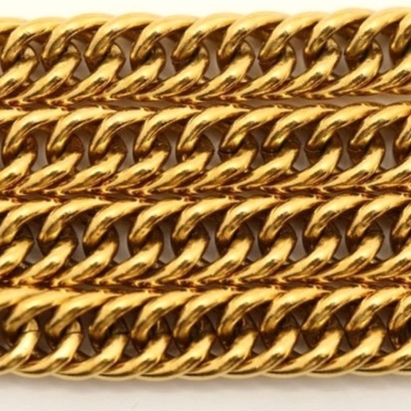 Authentic Chanel Chain Layer Necklace in Gold - Picture 4 of 9